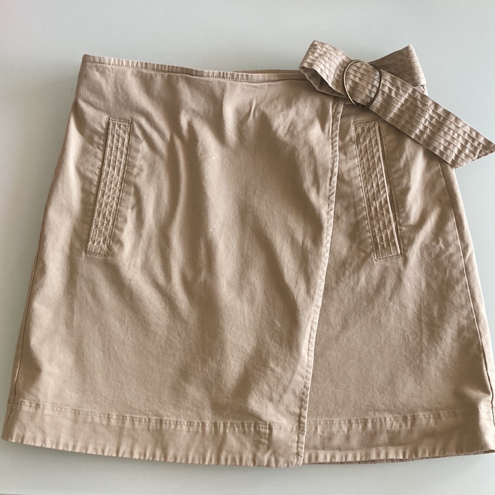 Gap crossover skirt
